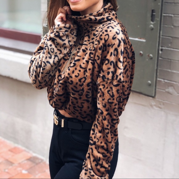 Nia Leopard Fleece Cropped Pull Over - Picture 6 of 7